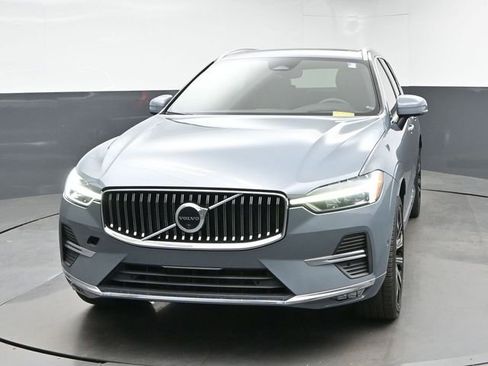 Used 2023 Volvo XC60 B5 Ultimate w/ Protection Package Premier AWD/4WD image 3