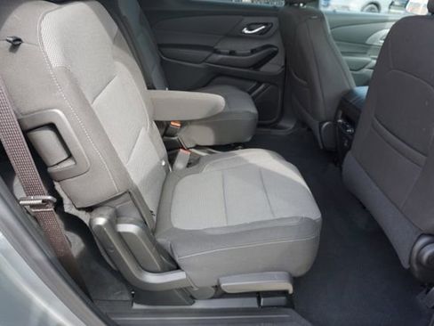 Used 2023 Chevrolet Traverse LT image 18