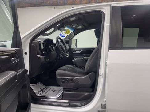Used 2024 Chevrolet Silverado 2500 LT image 9