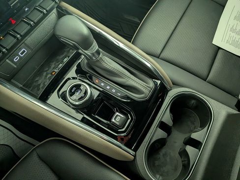 Certified 2024 GMC Canyon Denali image 29