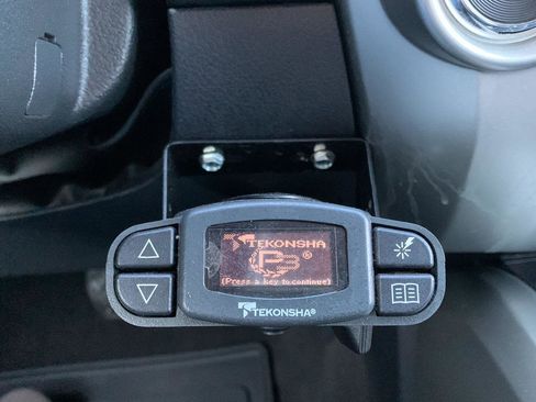 Used 2019 Nissan Titan SV w/ SV Convenience Package image 12