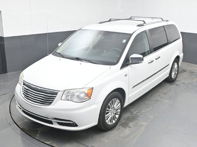 Used 2014 Chrysler Town & Country Touring-L FWD image 34