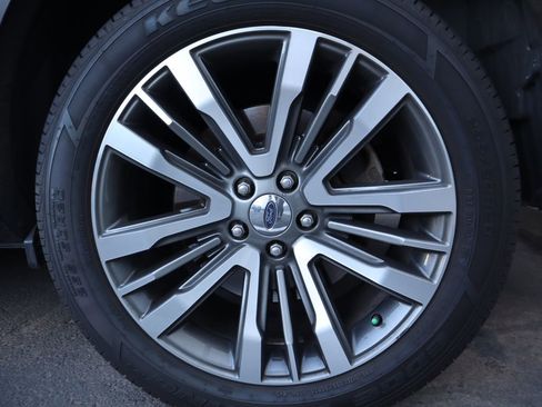 Used 2017 Ford Explorer Platinum image 17