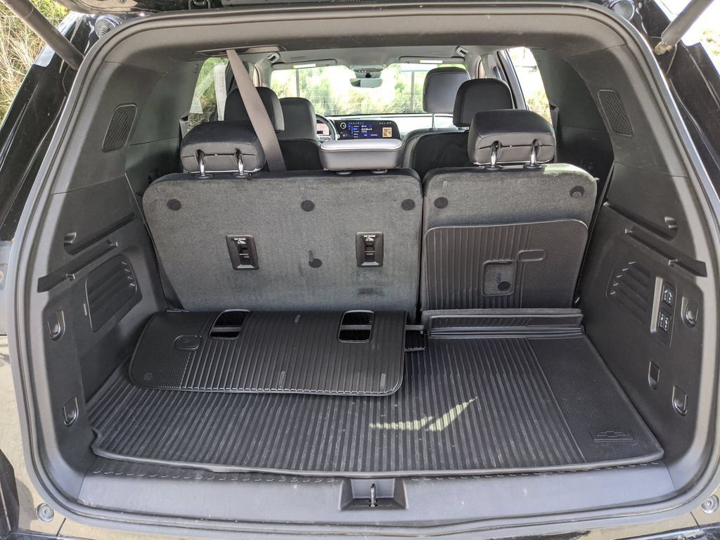 Used 2025 Chevrolet Traverse High Country FWD image 18