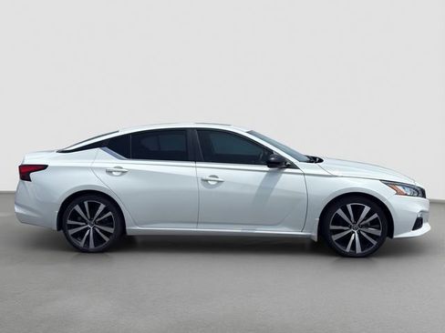 Used 2020 Nissan Altima 2.5 SR w/ Premium Package FWD image 7