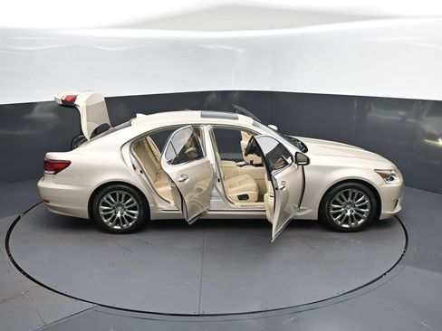 Used 2016 Lexus LS 460 w/ Comfort Package RWD image 47