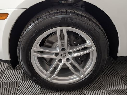 Certified 2025 Porsche Macan image 14
