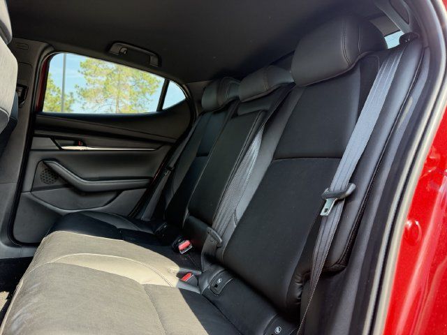 Used 2019 MAZDA MAZDA3 Hatchback w/ Preferred Package FWD image 24