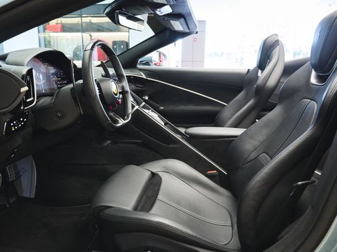 Used 2024 Ferrari Roma Spider RWD image 25