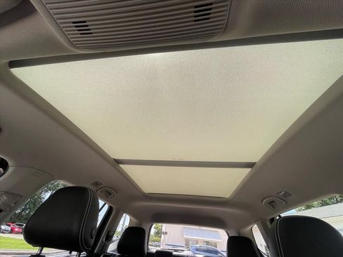 Used 2026 Volkswagen Atlas SE w/ Panoramic Sunroof Package FWD image 5