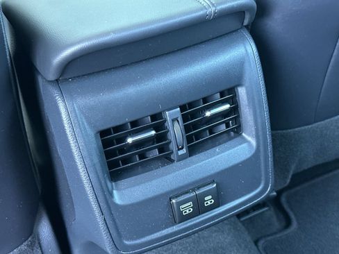Used 2022 Toyota Avalon XLE w/ Moonroof Package FWD image 13