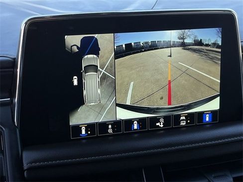 Used 2022 GMC Yukon SLT w/ SLT Premium Package image 18