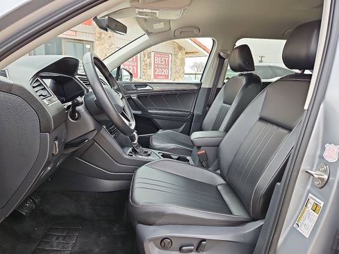 Used 2024 Volkswagen Tiguan SE image 12