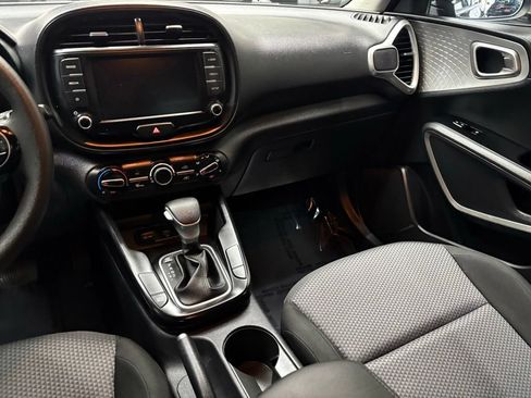 Used 2023 Kia Soul LX w/ LX Technology Package FWD image 30
