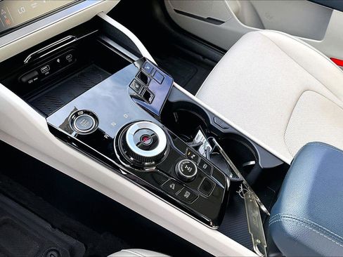 Used 2024 Kia Sportage EX image 13