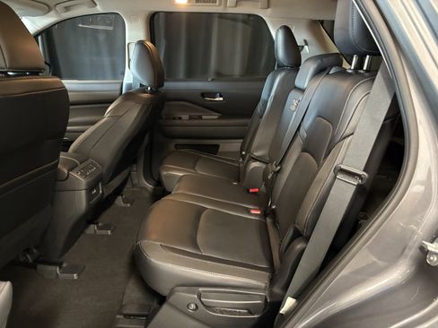 Used 2023 Nissan Pathfinder SL image 7