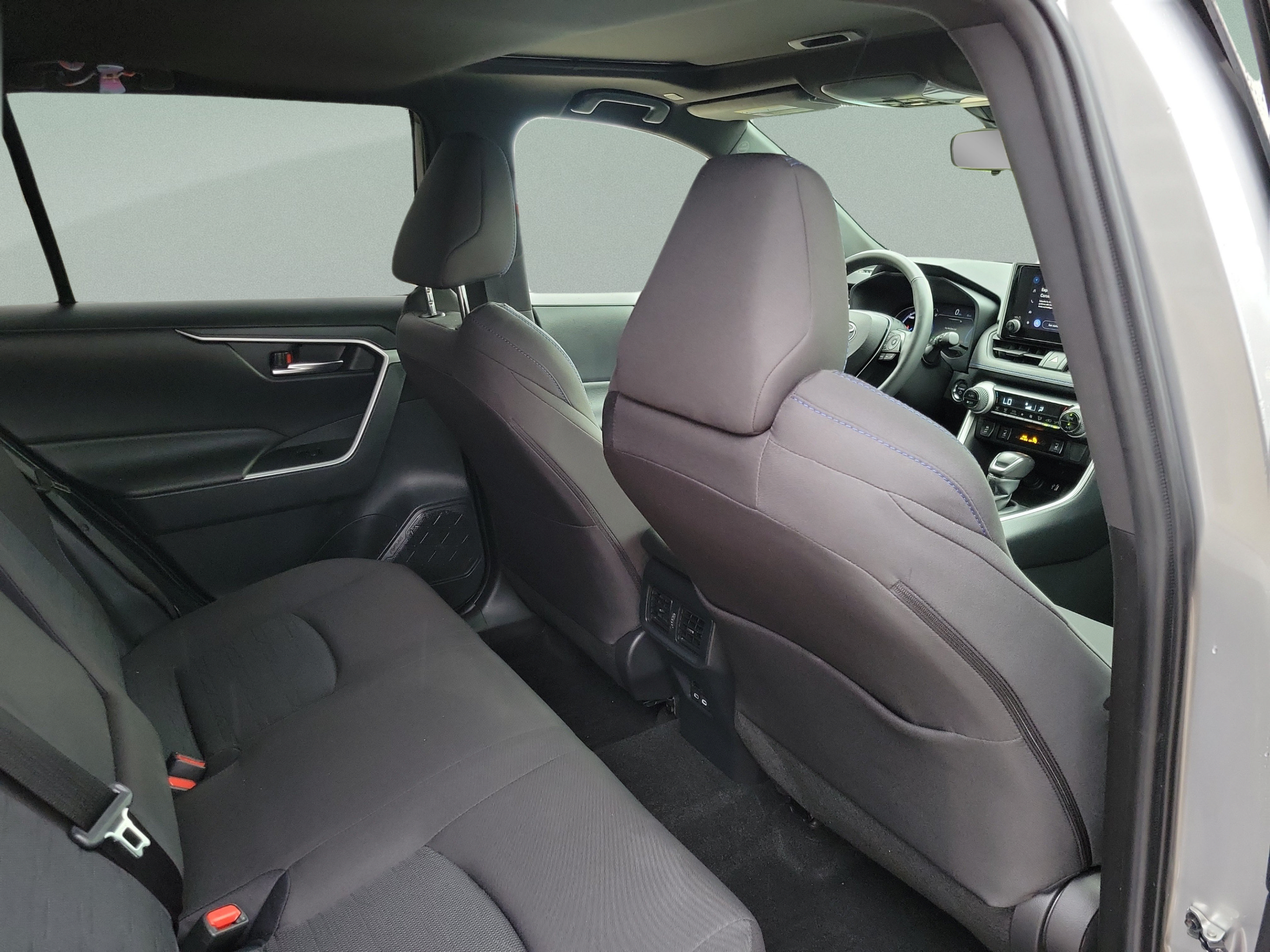 Used 2024 Toyota RAV4 SE w/ Convenience Package AWD/4WD image 26
