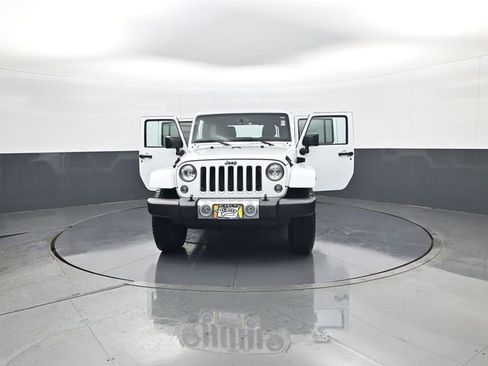 Used 2016 Jeep Wrangler Unlimited Sahara AWD/4WD image 31
