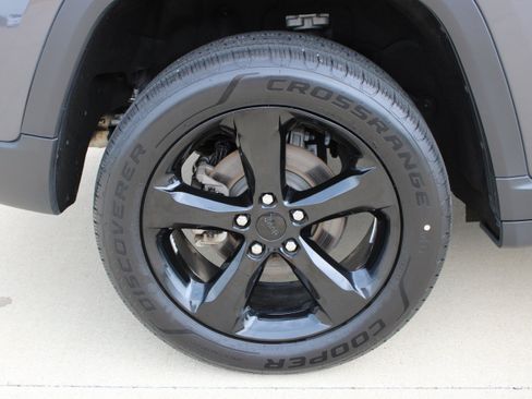 Used 2023 Jeep Grand Cherokee Altitude AWD/4WD image 13