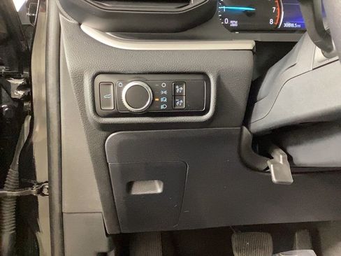 Used 2023 Ford Explorer XLT image 25