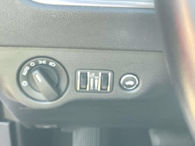 Used 2023 Dodge Charger SXT RWD image 18