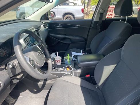 Used 2020 Kia Sorento LX FWD image 5