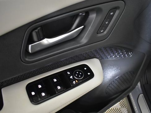 Certified 2024 Nissan Ariya AWD image 8