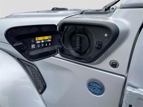 Used 2024 Jeep Wrangler High Altitude image 12