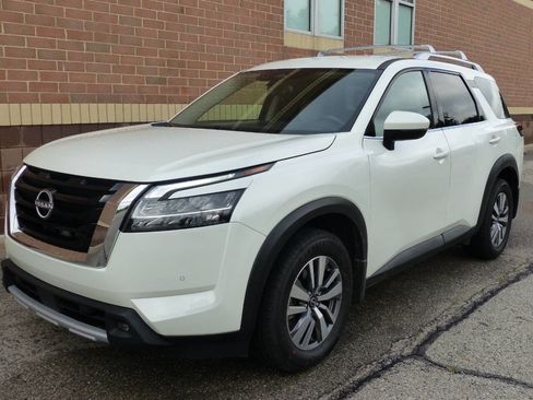 Used 2022 Nissan Pathfinder SL w/ SL Black Package AWD/4WD image 6
