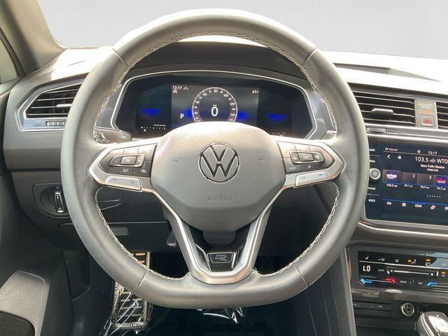 Certified 2023 Volkswagen Tiguan SE R-Line AWD/4WD image 13