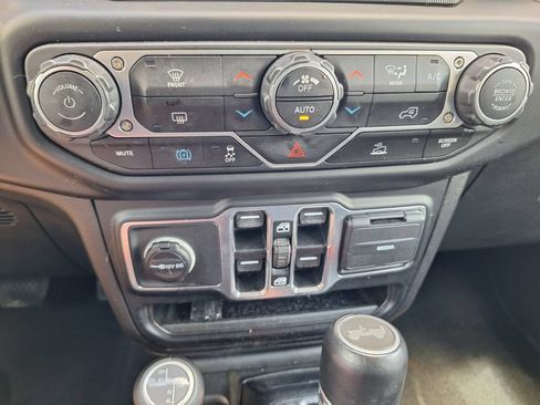 Used 2023 Jeep Wrangler Unlimited Sahara AWD/4WD image 18