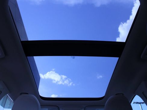 Used 2018 Ford Edge Titanium w/ Equipment Group 302A FWD image 21