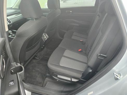 Used 2021 Kia Sorento LX image 8