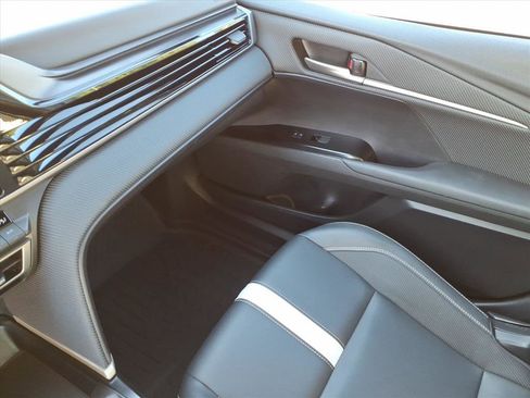 Used 2025 Toyota Camry SE FWD image 33