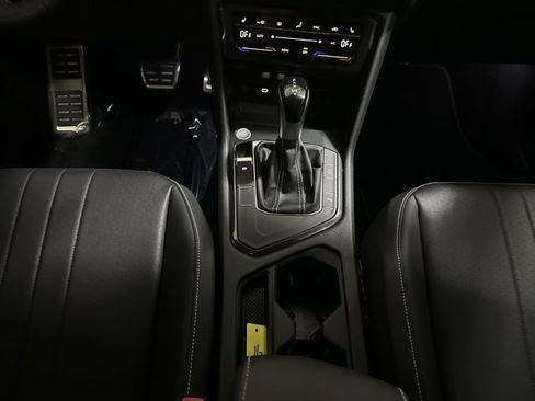 Certified 2023 Volkswagen Tiguan SE R-Line image 33