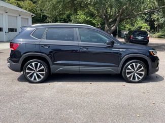 Used 2024 Volkswagen Taos SE w/ Panoramic Sunroof Package FWD video 2