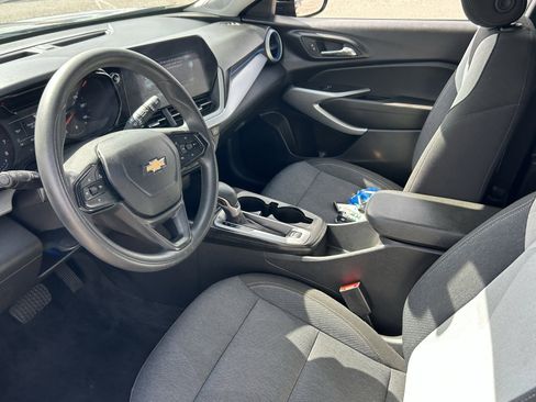 Certified 2024 Chevrolet Trax LS w/ LS Convenience Package FWD image 9