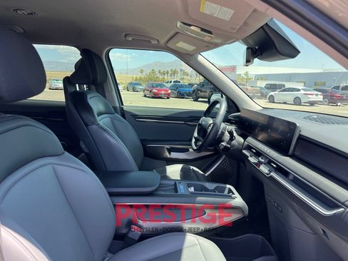 Used 2024 Kia EV9 Light Long Range RWD image 25
