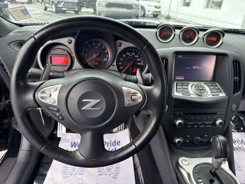 Used 2018 Nissan 370Z Touring RWD image 29