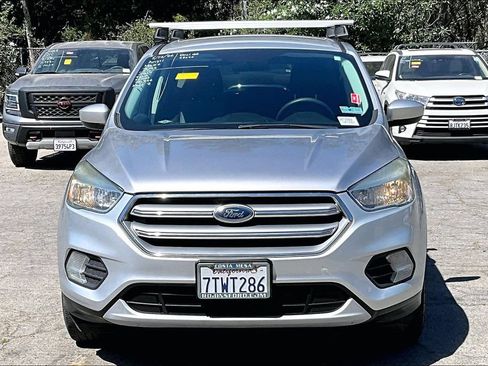 Used 2017 Ford Escape SE FWD image 2