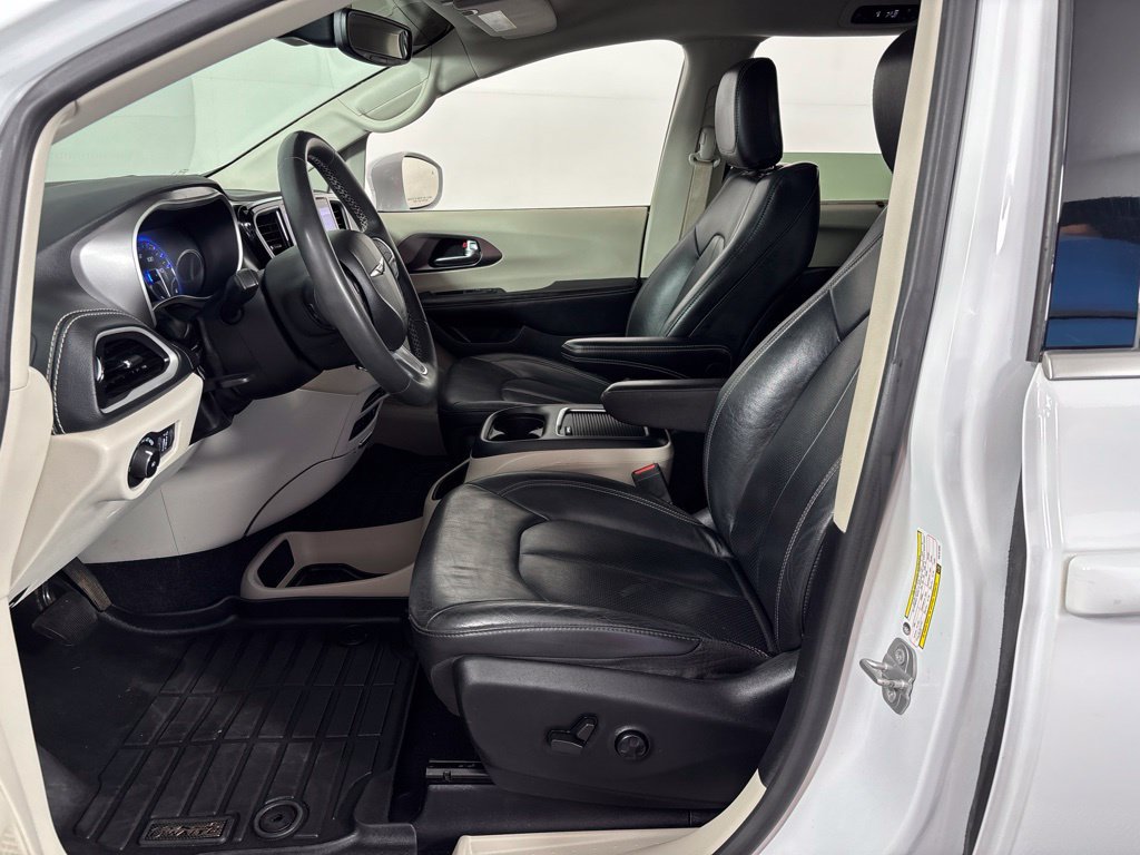 Used 2022 Chrysler Pacifica Touring-L AWD/4WD image 24