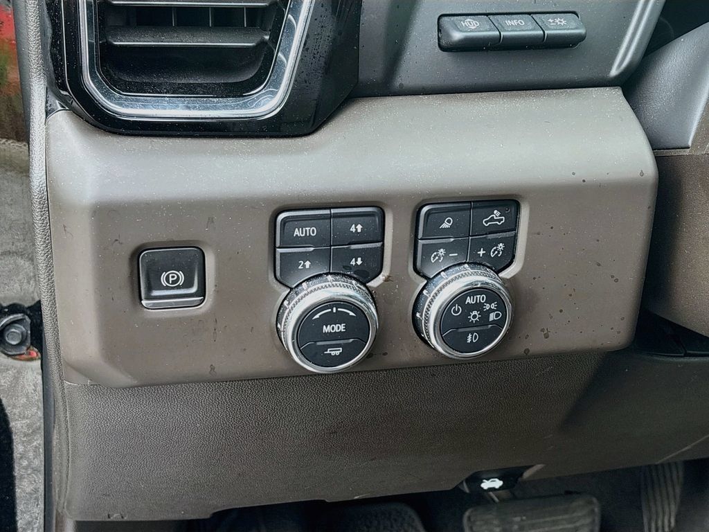 Used 2023 GMC Sierra 1500 Denali w/ Technology Package AWD/4WD image 10