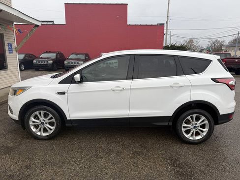 Used 2017 Ford Escape SE image 3
