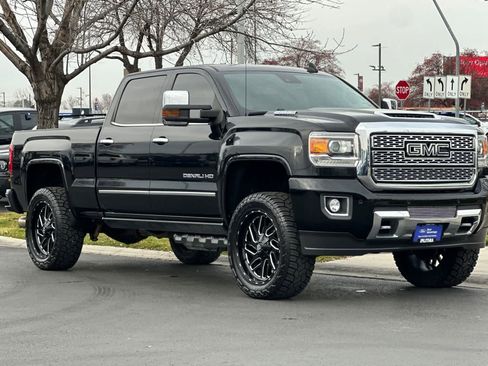 Used 2019 GMC Sierra 2500 Denali w/ Duramax Plus Package image 9