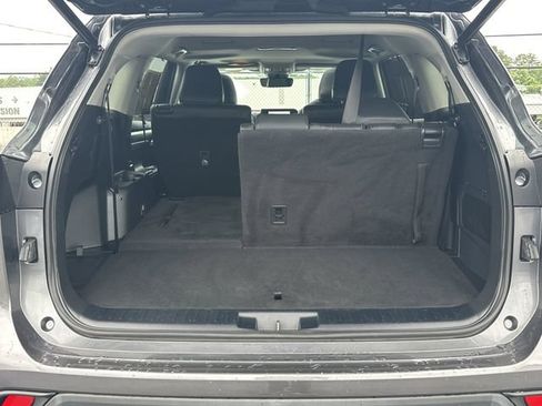 Used 2023 Toyota Highlander XLE FWD image 22