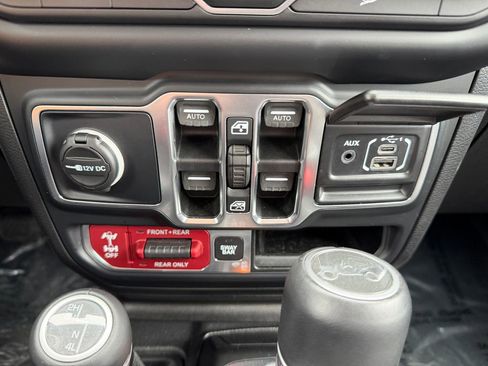 Used 2019 Jeep Wrangler Unlimited Rubicon w/ Dual Top Group AWD/4WD image 27
