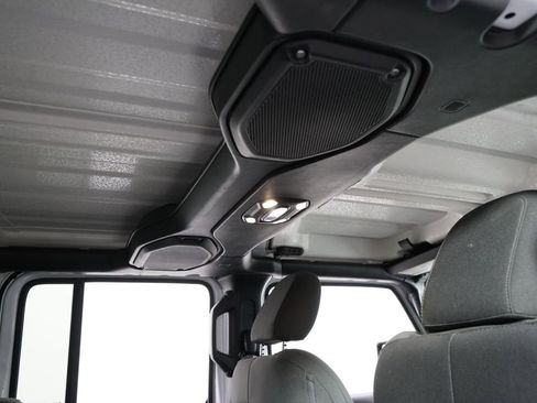 Used 2019 Jeep Wrangler Unlimited Sahara AWD/4WD image 17