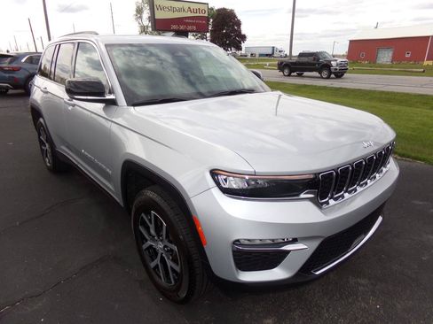 Used 2024 Jeep Grand Cherokee Limited w/ Trailer Tow Package AWD/4WD image 7