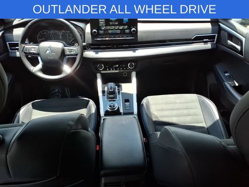 Used 2024 Mitsubishi Outlander AWD image 11