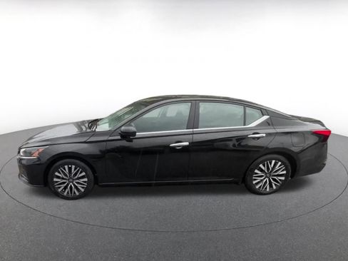 Used 2025 Nissan Altima 2.5 SV FWD image 9